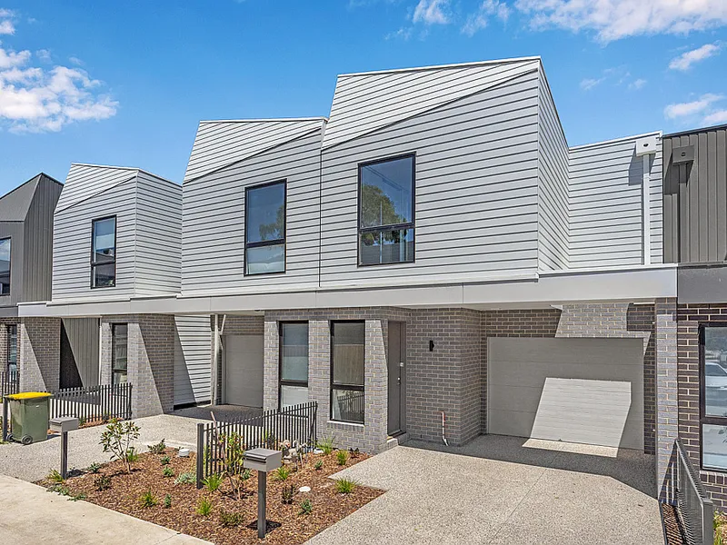 Stunning NEW Townhouse In Stunning location!