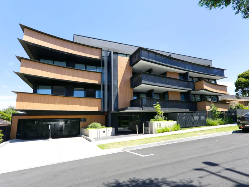 Luxury Apartment Living with Courtyard