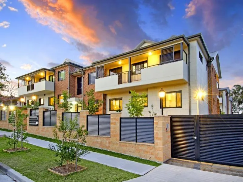 2 BEDROOM 2 STORY LUXURY APARTMENT WITH SINGLE LOCK UP GARAGE