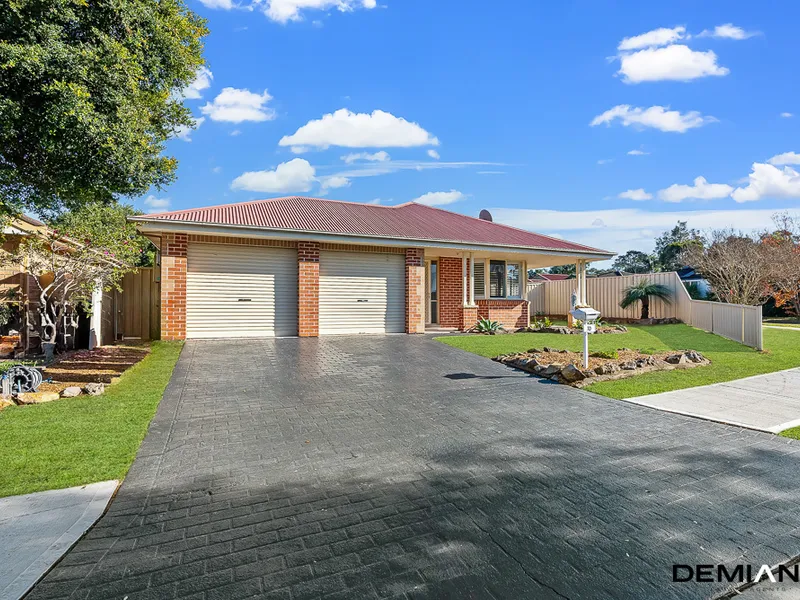 This is 10 Murray, and this one will get you moving in a real hurry. Land is 577 - and it's a perfect corner block, not a lemon.