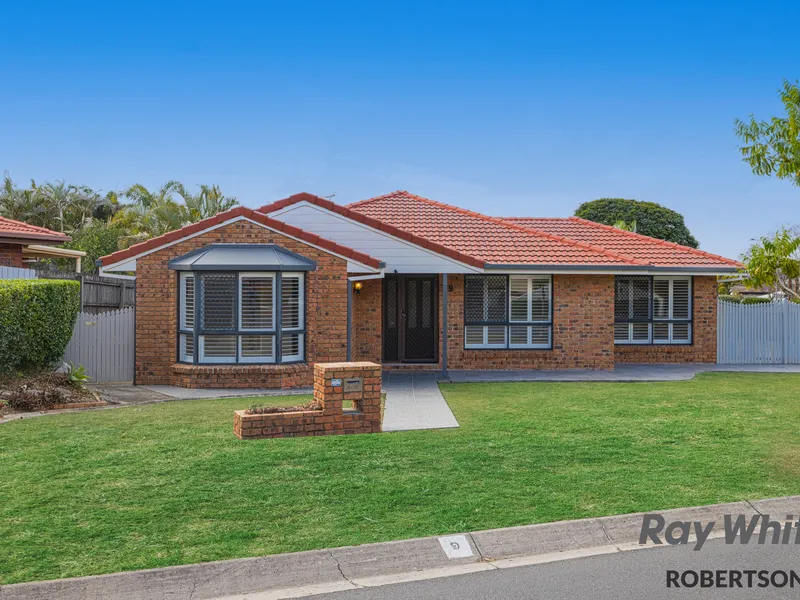 MAGNIFICENT MULTI-LIVING FAMILY HOME IN 5 STAR LOCATION