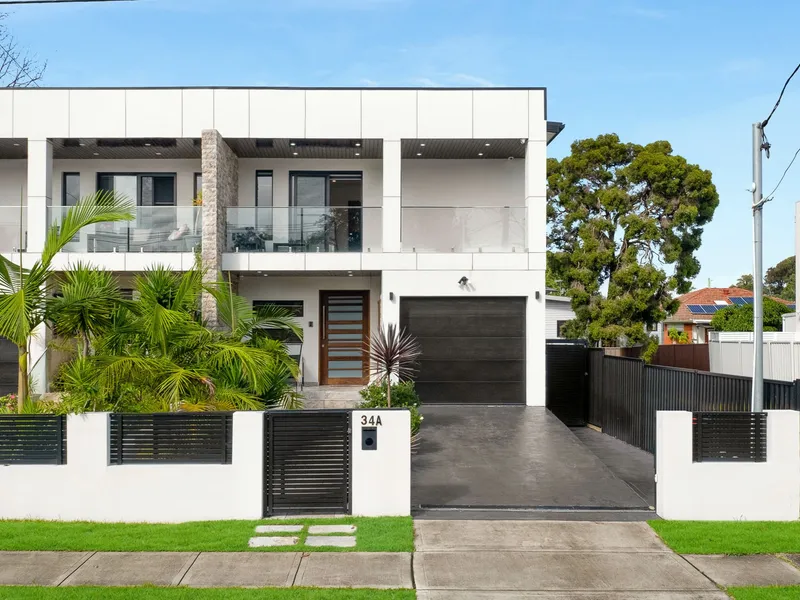 AUCTION MODERN DUPLEX!