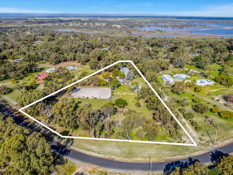 A tranquil equestrian retreat with five star amenities