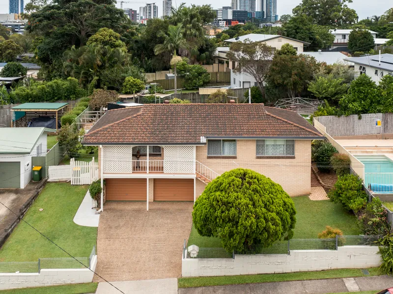 Owners relocated to Aged Care home, must be Sold !