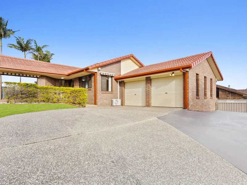 Spacious Family Home In Burleigh Waters!