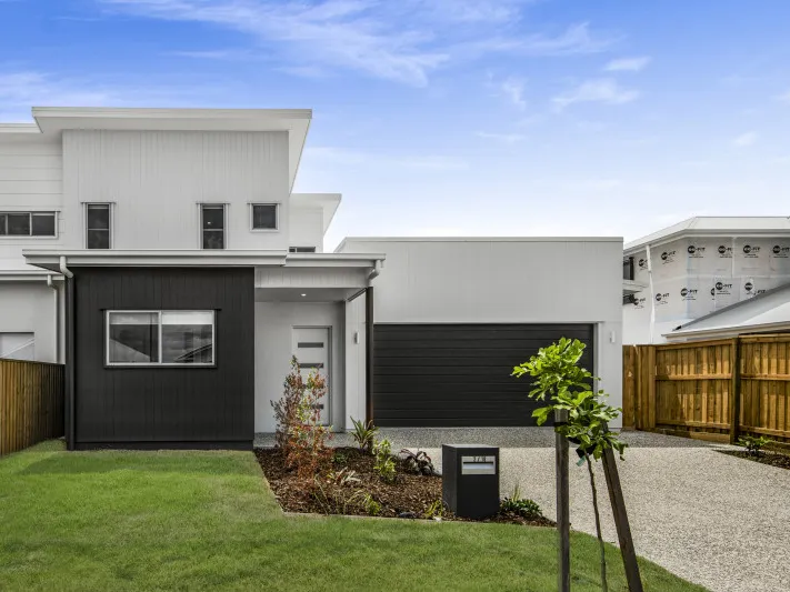Brand New Four Beds + Media Room Unique Duplex