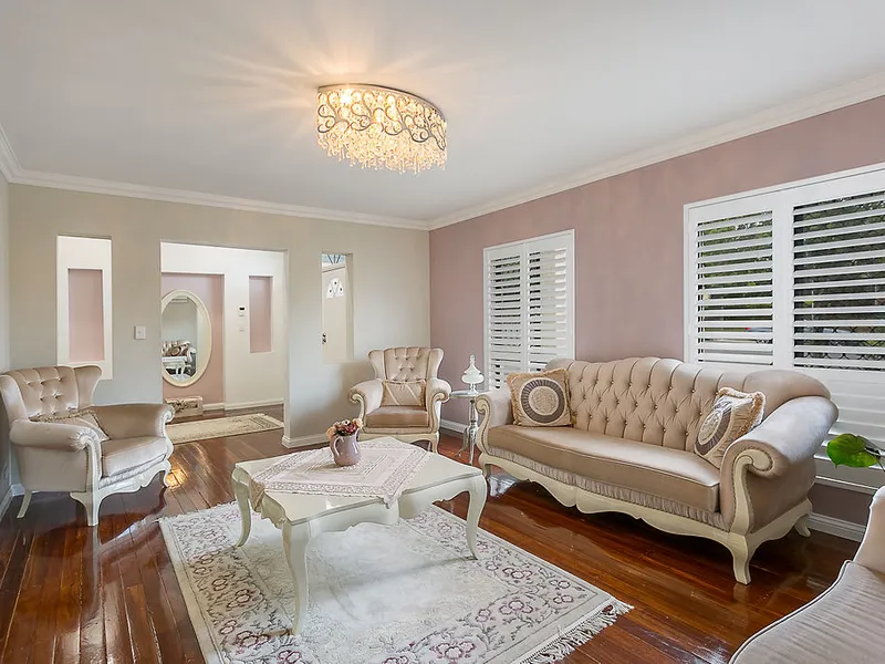 Four living area's, Don't miss this one!!