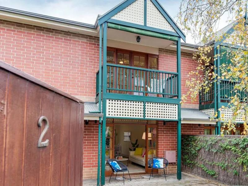 Contemporary Chic With Parkside Poise