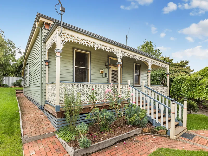 Central 3 Bedroom Victorian Style Home