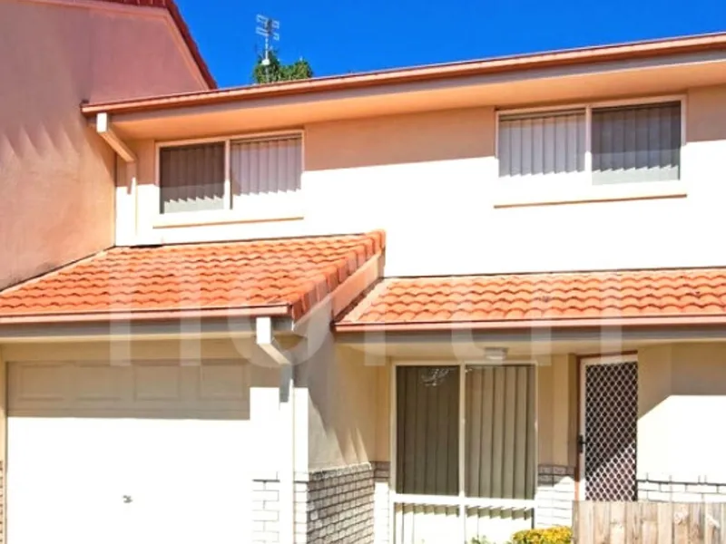 Spacious Three Bedroom Townhouse In Banora Point