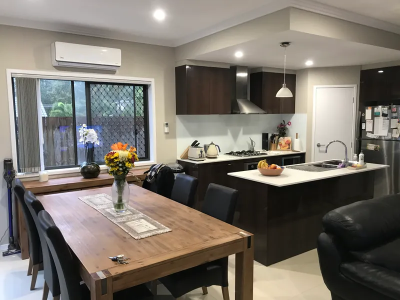 WELL PRESENTED 3 LEVEL TOWNHOUSE  available 22/4/2021  @ $450 per week. Email agent for viewing time      trish@redlandsrealty.com.au
