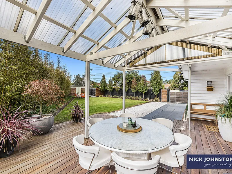 Indoor/Outdoor Allure with Beachside Beauty