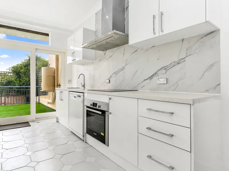 Two bedroom apartment in the heart of Woollahra Village