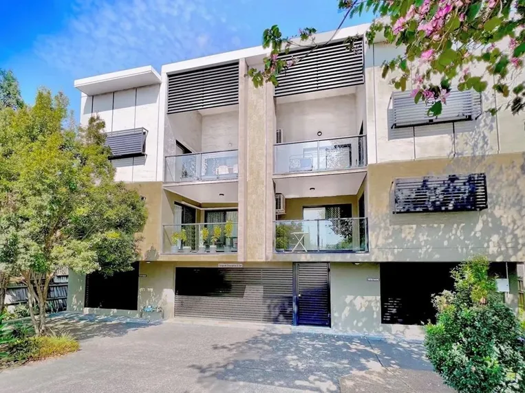 Spacious Inner City Living - Quiet Rear Position