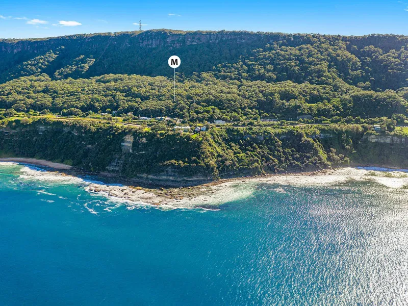 Elevated 712sqm block with ocean views