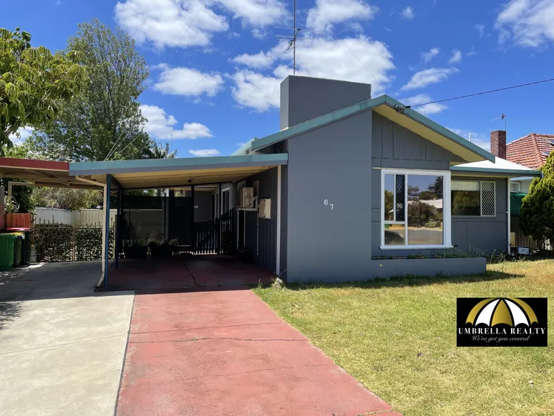 This property is sure to please. Just a short drive to schools and shops - its a must view!