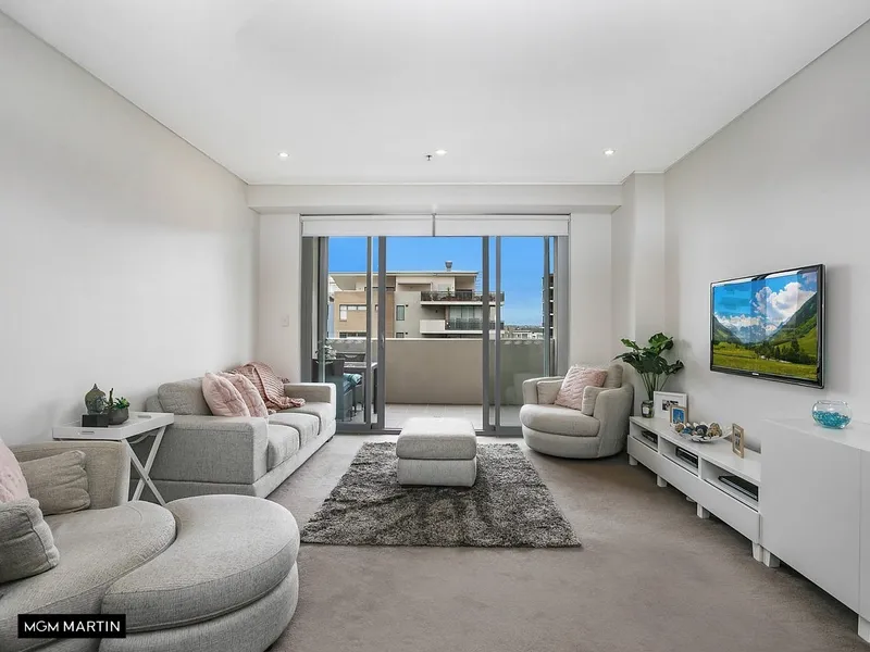 MGM MARTIN – East Facing Oversized Apartment
