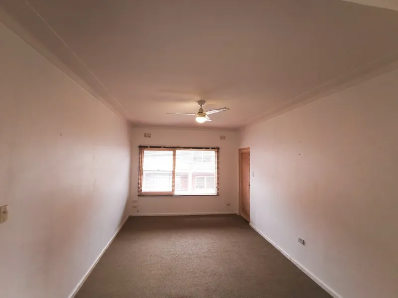 TWO BEDROOM UNIT IN DESIRABLE LOCATION