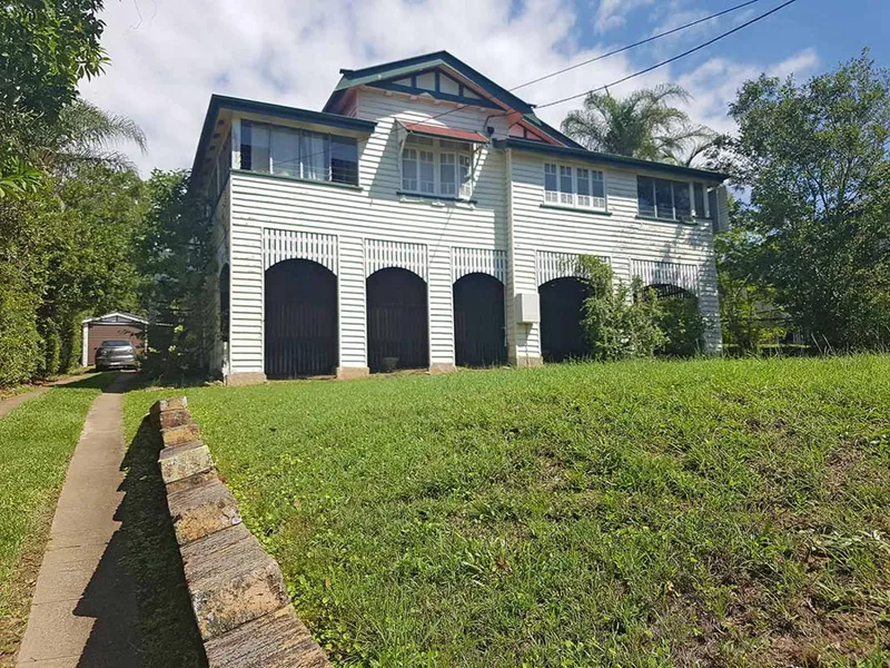 Toowong - Apartment/detached house with a northerly aspect overlooking Oakman Park (adjacent to BBC)