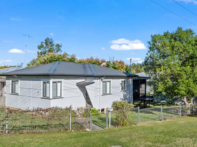 RENOVATED HOME ON FLOOD FREE, CORNER BLOCK