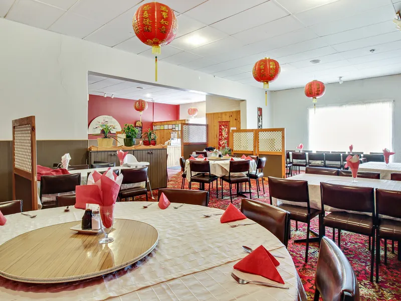 Popular Chinese restaurant with street frontage + residence