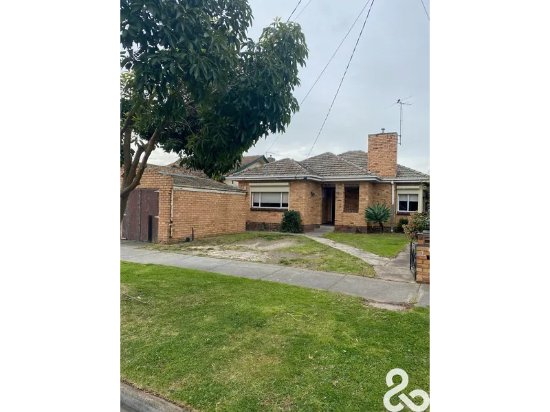 FAMILY HOME IN PERFECT LOCATION