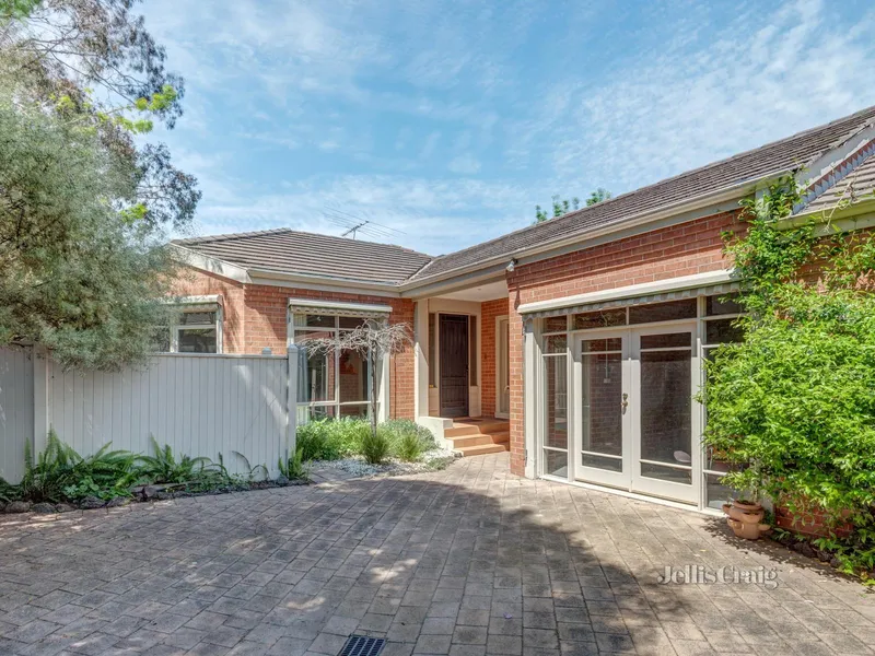 Low maintenance living in Golden Mile precinct