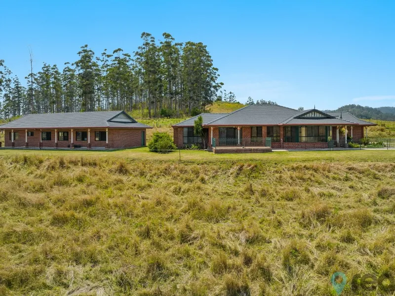 Grand hilltop residence, 24 acres with picturesque panoramic views