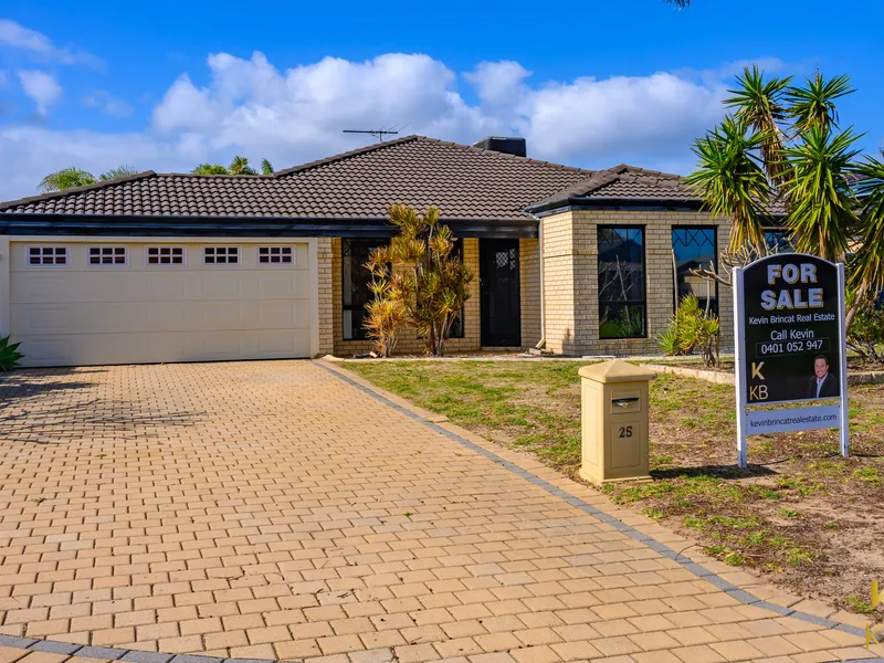 ***FANTASTIC FAMILY HOME AND A POOL***