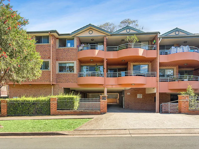 PARRAMATTA BORDER, 10 MINUTES TO WALK TO PARRAMATTA CBD!!