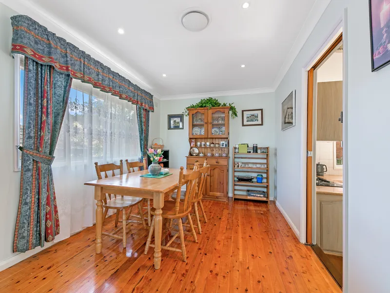Spacious Family Home with Pool and walking distance to the Baulkham Hills High School, TAFE, Excelsior Public School, Gilroy Catholic College