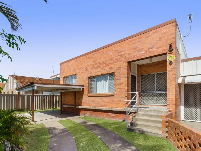 2 Bedroom Unit in Great Location