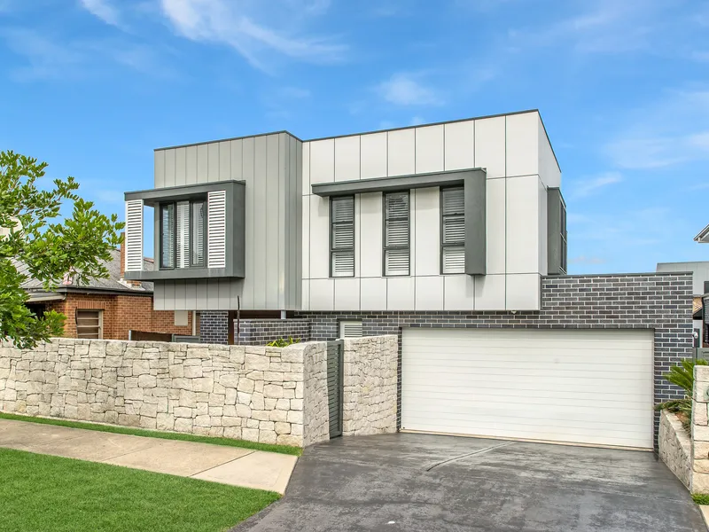 Stunning Award-Winning Home Just 350m from the Beach.