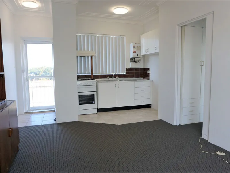 BRIGHT & AIRY 1 BEDROOM UNIT