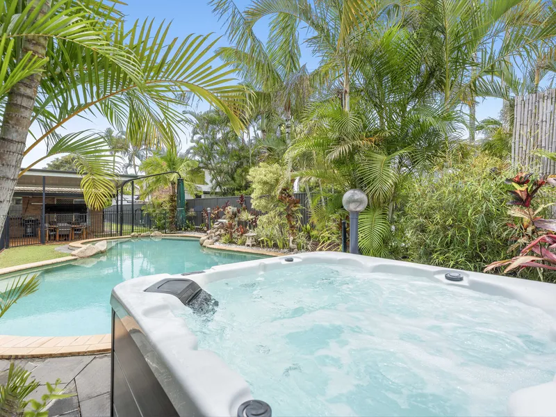 Dual-Living Low-Set Home in Aquatic Paradise