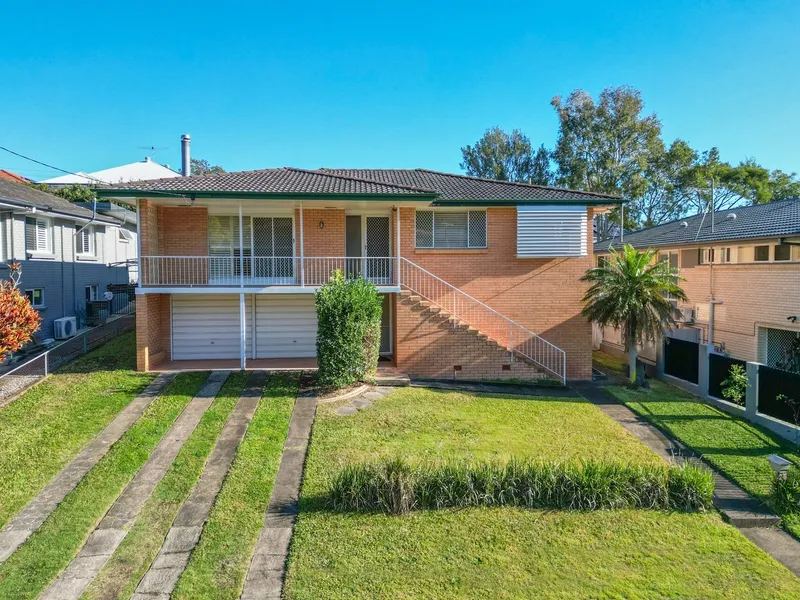 A TRULY UNIQUE OPPORTUNITY IN A FANTASTIC LOCATION!