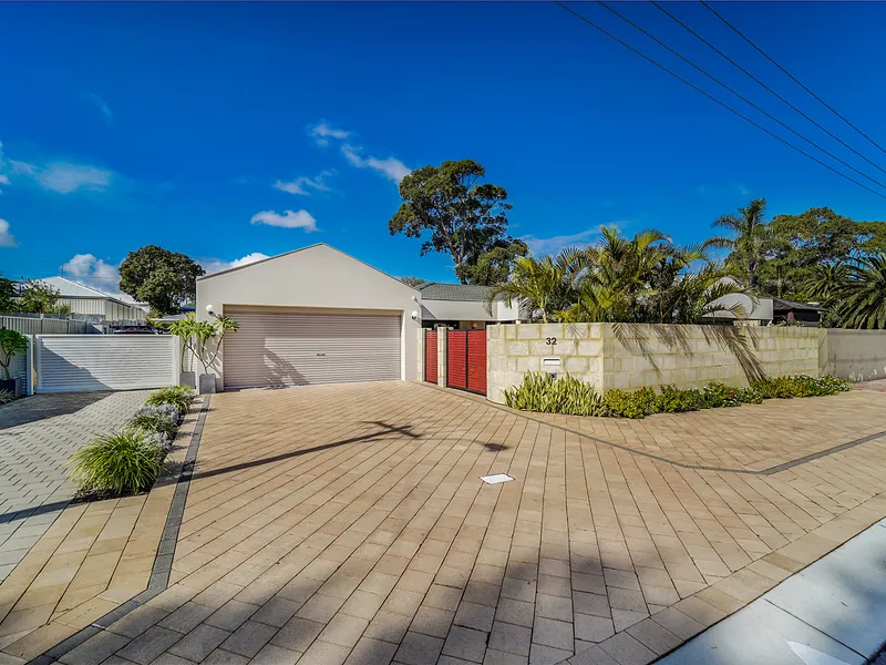 EASY-CARE HOME IN A WHISPER QUIET CUL-DE-SAC LOCATION!