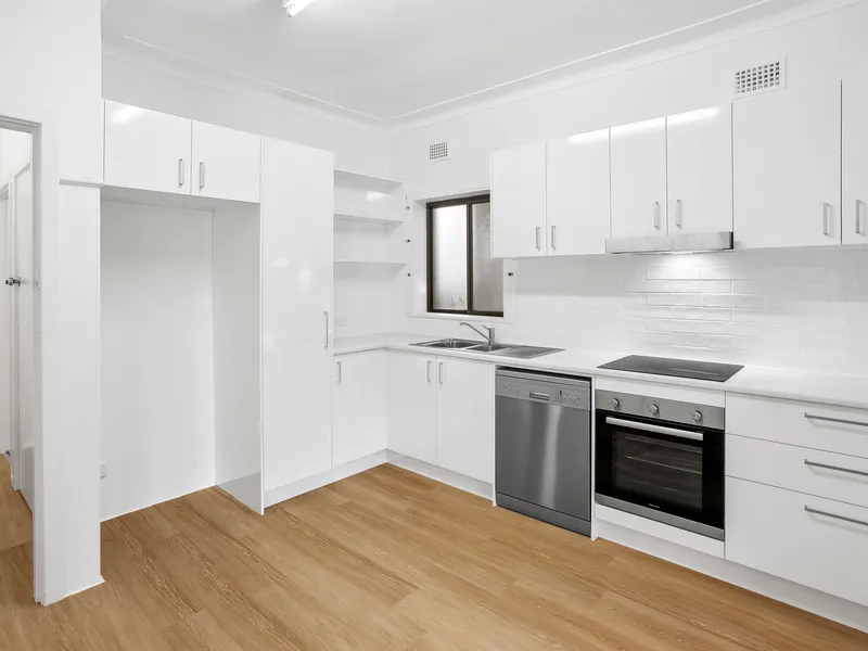 Modern Two Bedroom Apartment in Prime North Curl Curl