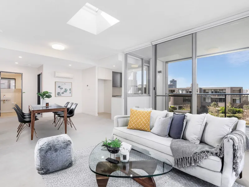 Top Floor Garden Vista | Immaculate Estate Lifestyle