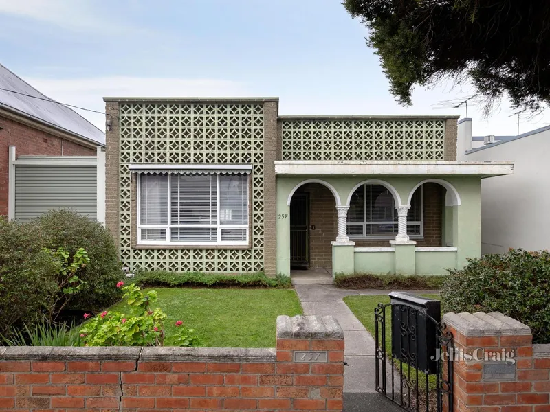 Richmond icon with room to expand