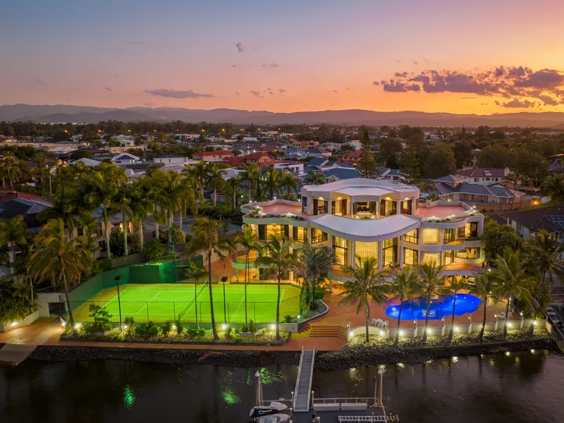 Magnificent Main River Estate