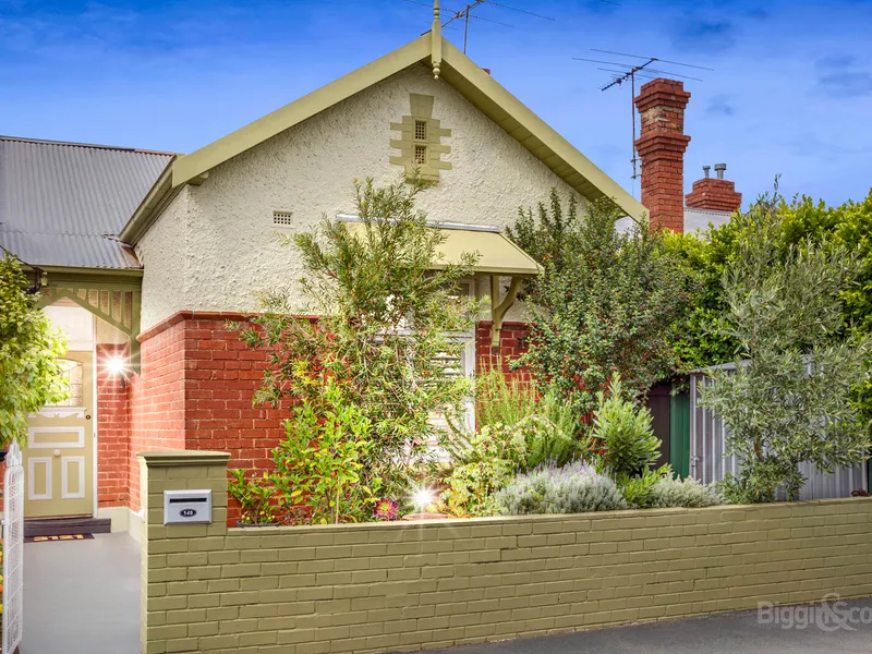 EDWARDIAN CHARM ALONGSIDE INDUSTRIAL COOL