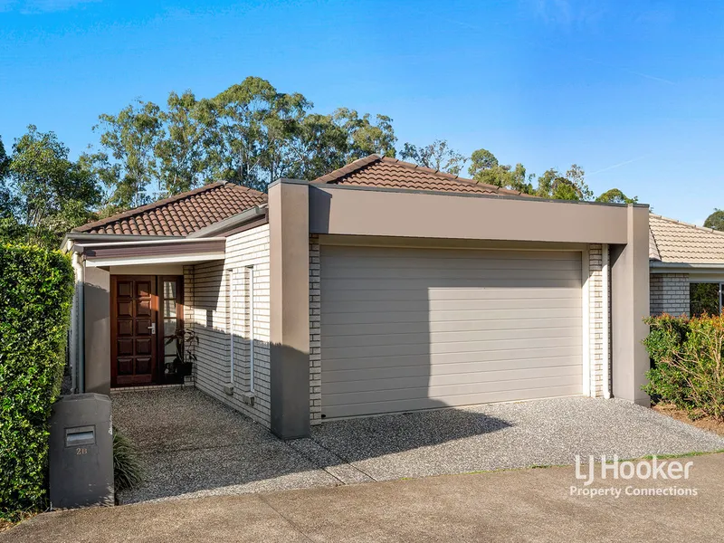 IMMACULATE, LOW MAINTENANCE LIVING!