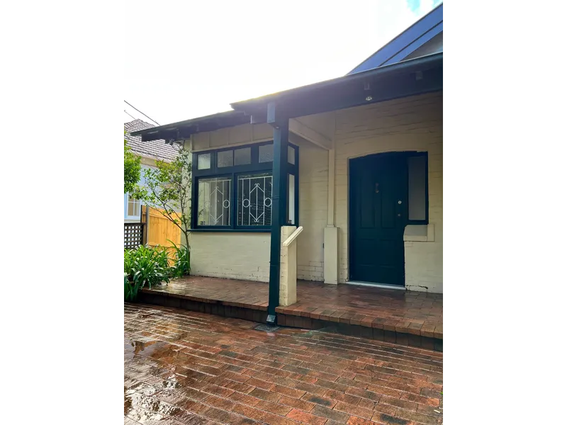 • A Charming Semi with classic bungalow facade boasting a paved verandah and backyard.• 400m stroll to Wollstonecraft station.