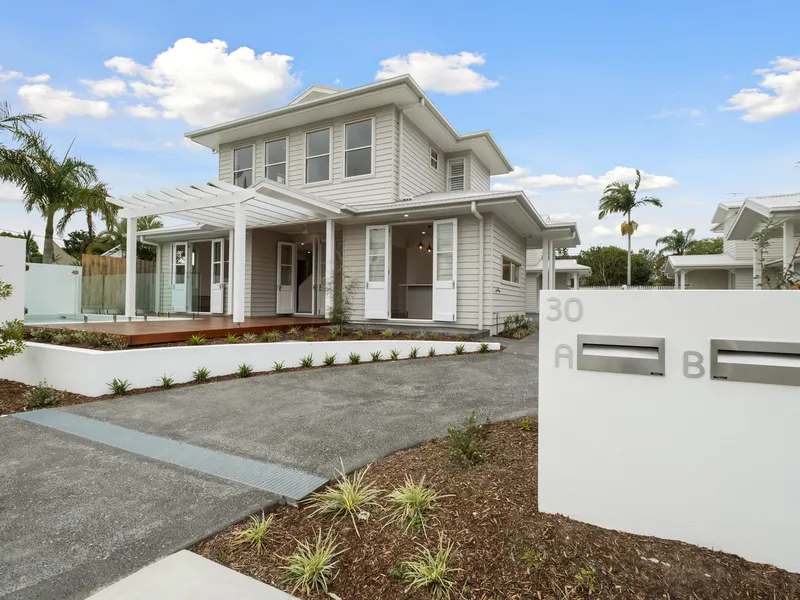 HAMPTON'S DUPLEX - NOOSA RIVER LOCATION