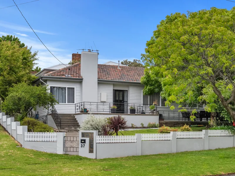 Fully renovated to perfection, weatherboard charm and modern elegance
