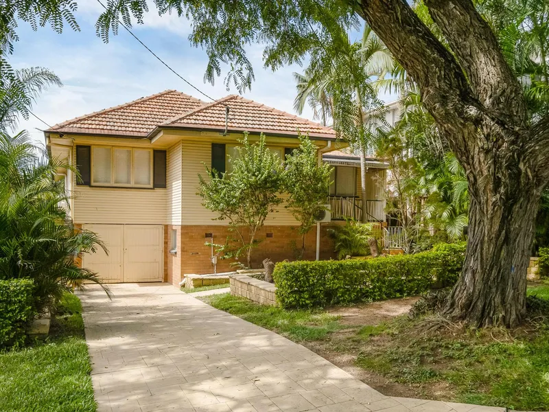 Large family home in Tarragindi!