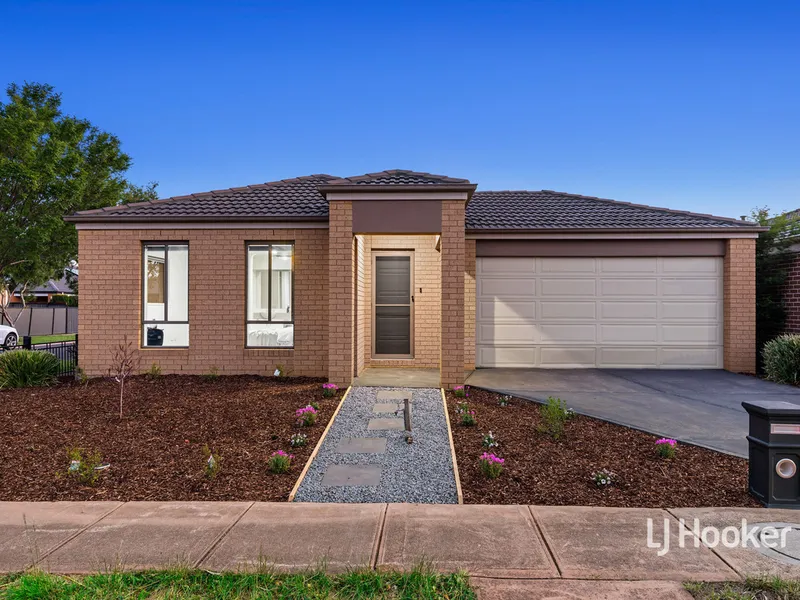 Prominent Living in Innisfail Estate ! APPLICATIONS NOW OPEN
