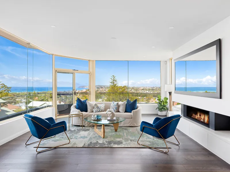 Family Living on a Grand Scale, With Panoramic Views in a Dress-Circle Setting