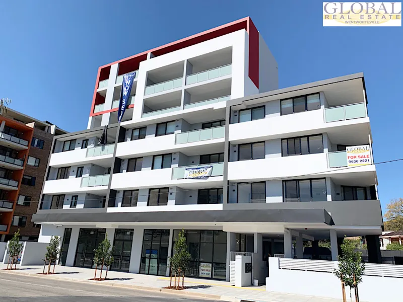 Stone Throw from Station!!